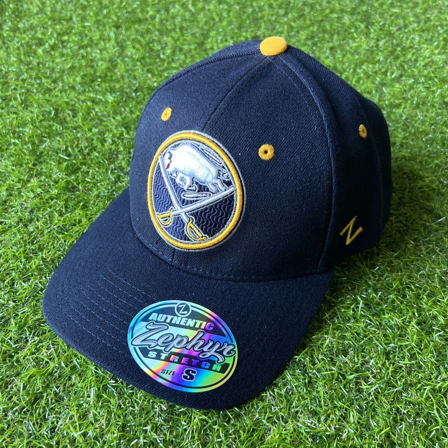 Buffalo Sabres Zephyr Fitted Stretch Hat/Cap - Small